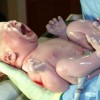 neonato che piange