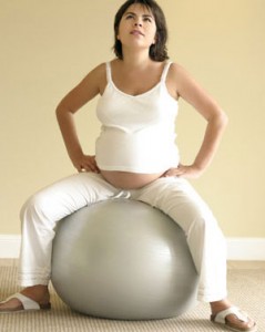 esercizi in gravidanza con la palla