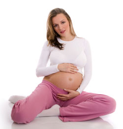 donna incinta su materassino