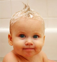lavaggio-capelli-neonato