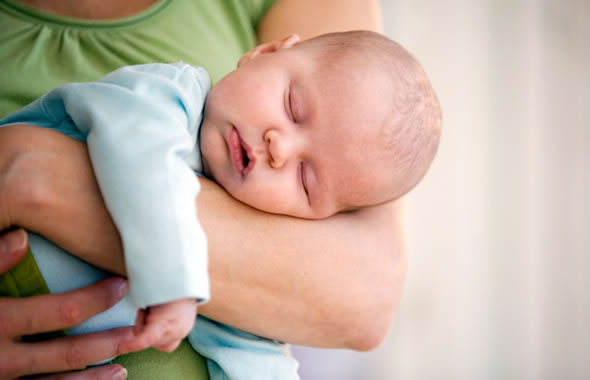 come massaggiare il bambino contro le coliche