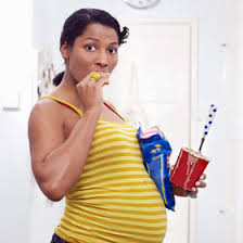 Dal pancione della mamma al bambino: così nasce la dipendenza da junk food